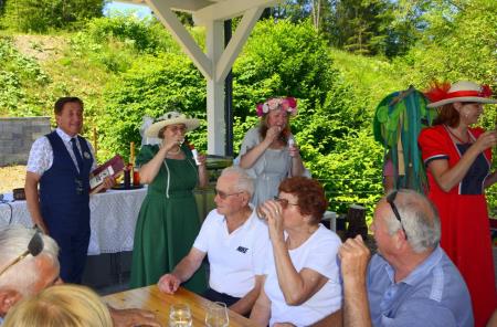 Avtobus prijateljstva se je ustavil tudi na Ravnah na koroškem (2)